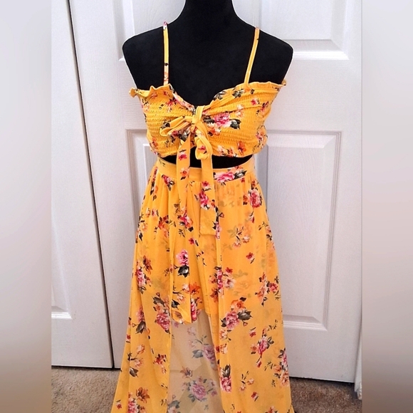 Floral 2 Piece Top & Skirt With Attached Shorts      Size XL (15-17) - Picture 1 of 8